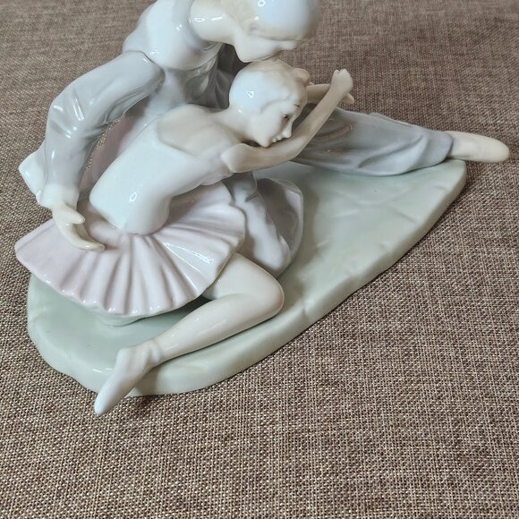 Paul Sebastian Porcelain Figurine "The Ballerina" Closing Scene With Clown - Picture 4 of 11